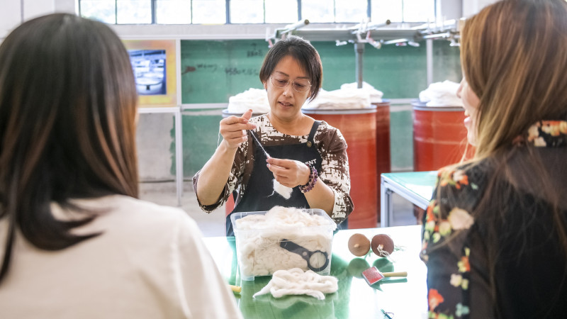 CHAT | Hand Spinning Demonstration